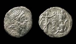 T Cloelius, Quinarius, Victory Crowning Trophy reverse, Rare!